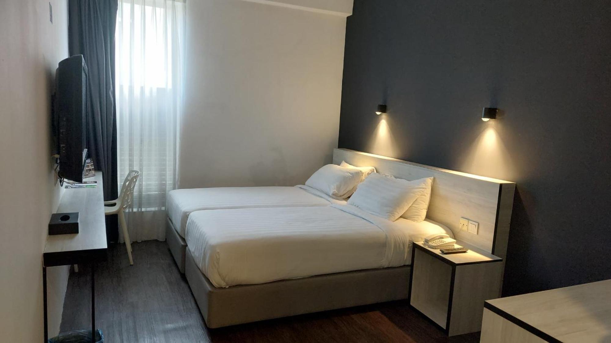 Manhattan Hotel Ипох Екстериор снимка