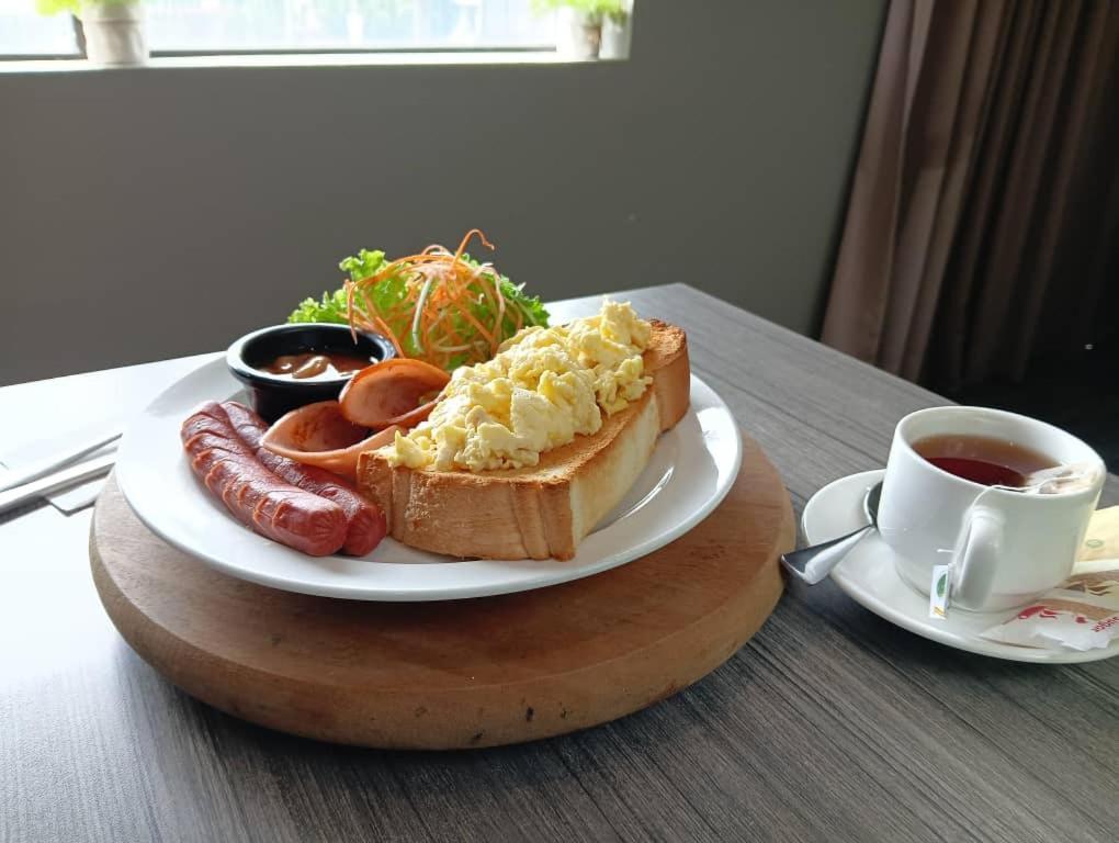 Manhattan Hotel Ипох Екстериор снимка