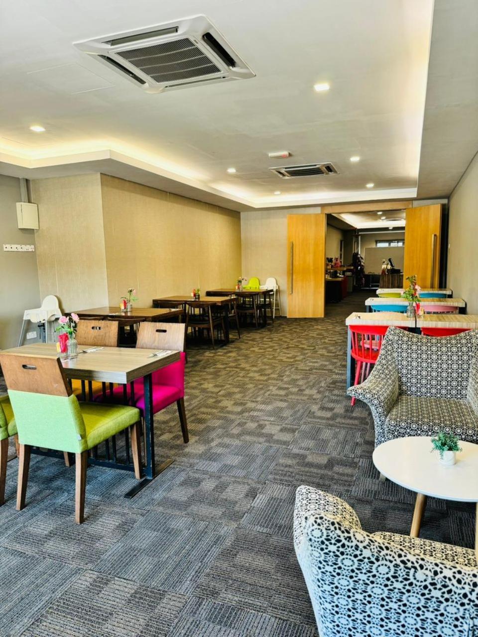 Manhattan Hotel Ипох Екстериор снимка
